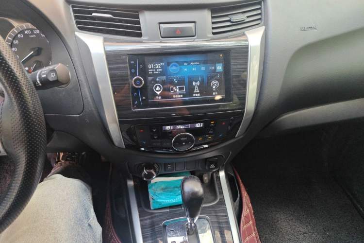 Used Nissan Terra 2018 2.5L Automatic 4x4 Flagship Edition Audio And AC Panel