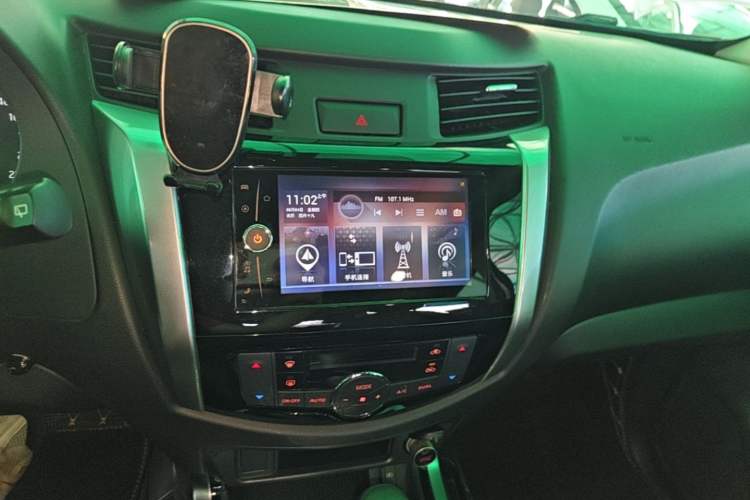 Used Nissan Terra 2018 2.5L Automatic 2WD Luxury Edition Audio And AC Panel