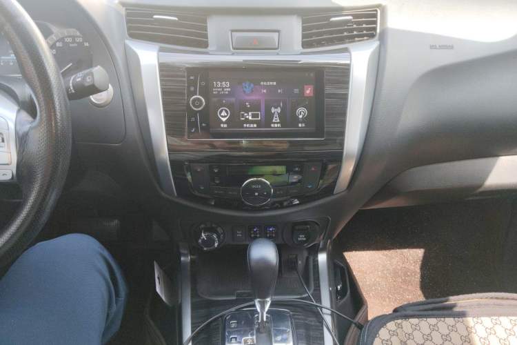 Used Nissan Terra 2018 2.5L Automatic 4x4 Flagship Edition Audio And AC Panel