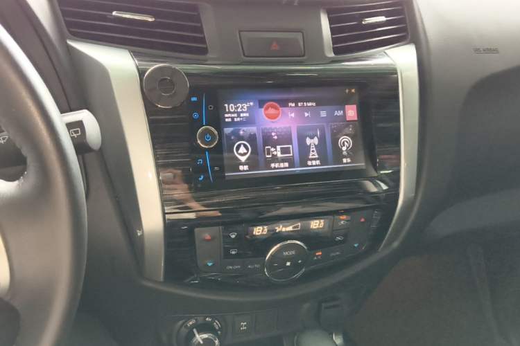 Used Nissan Terra 2018 2.5L Automatic 4x4 Flagship Edition Audio And AC Panel