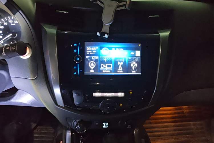 Used Nissan Terra 2018 2.5L Automatic 4x4 Luxury Edition Audio And AC Panel