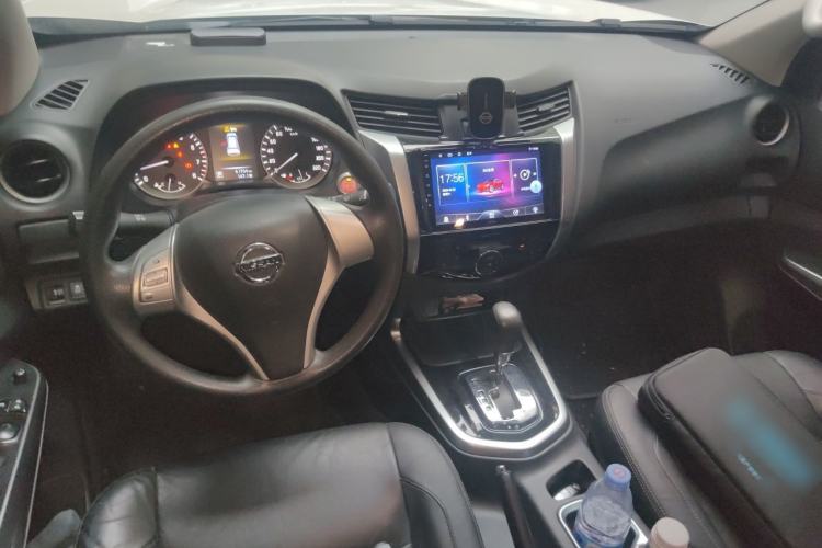 Used Nissan Terra 2018 2.5L Automatic 2WD Luxury Edition Center Console
