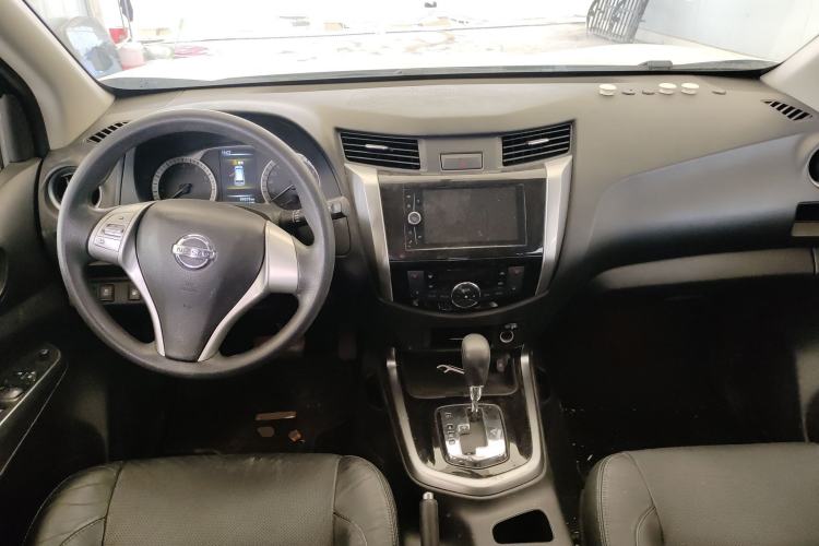 Used Nissan Terra 2018 2.5L Automatic 2WD Luxury Edition Center Console