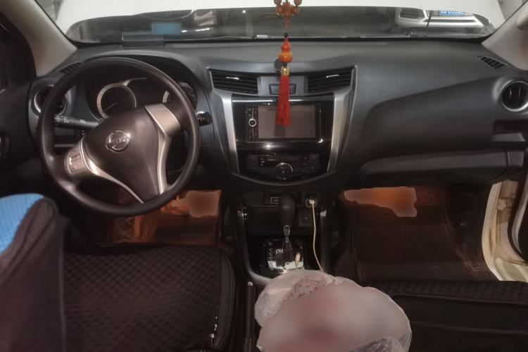 Used Nissan Terra 2018 2.5L Automatic 2WD Luxury Edition Center Console