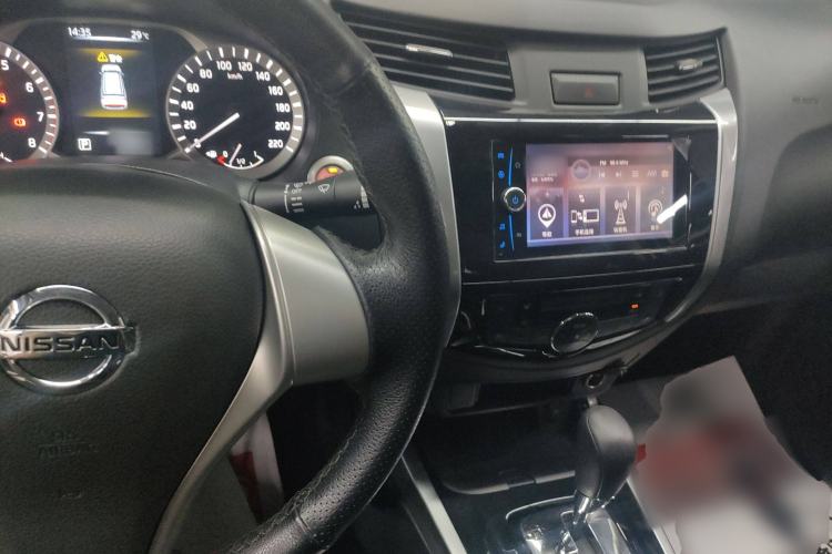 Used Nissan Terra 2018 2.5L Automatic 2WD Luxury Edition Center Console
