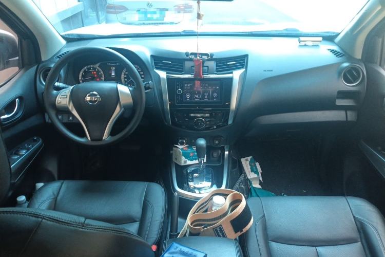 Used Nissan Terra 2018 2.5L Automatic 4x4 Luxury Edition Center Console