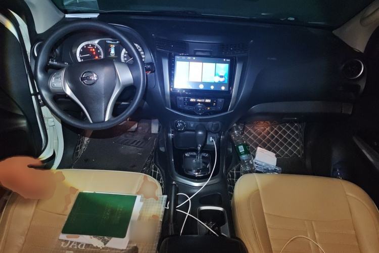 Used Nissan Terra 2018 2.5L Automatic 4x4 Luxury Edition Center Console