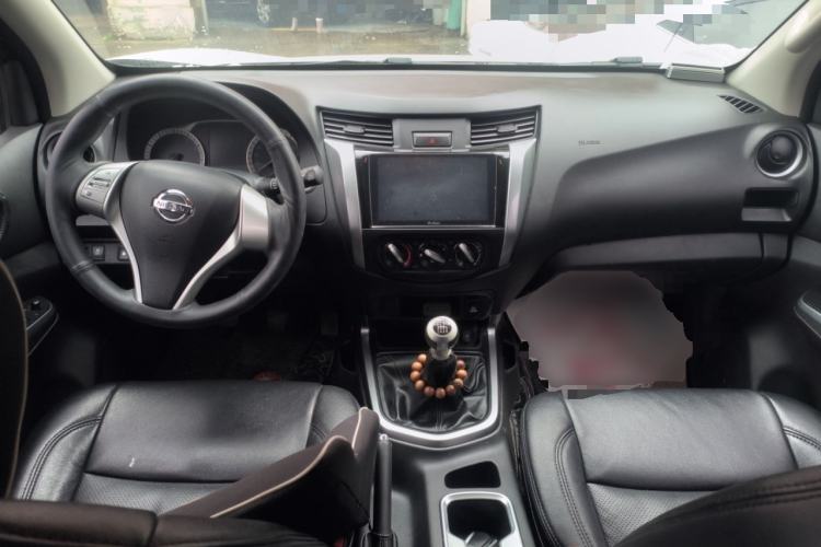 Used Nissan Terra 2018 2.5L Manual Two-Wheel Drive Elite Edition Center Console