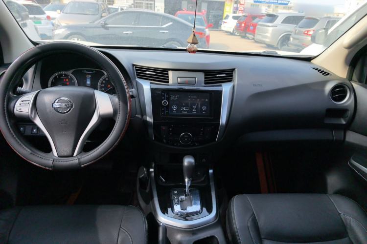Used Nissan Terra 2018 2.5L Automatic 2WD Luxury Edition Center Console