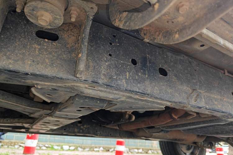 Used Nissan Terra 2018 2.5L Automatic 4x4 Luxury Edition Chassis Front Left