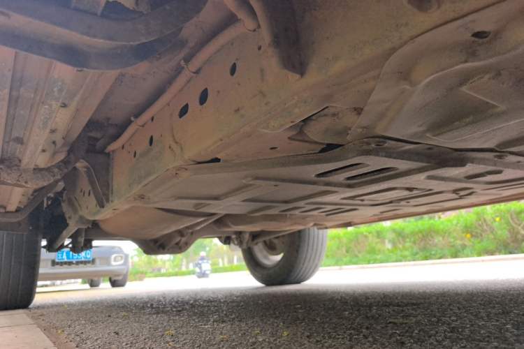Used Nissan Terra 2018 2.5L Manual Two-Wheel Drive Elite Edition Chassis Front Right