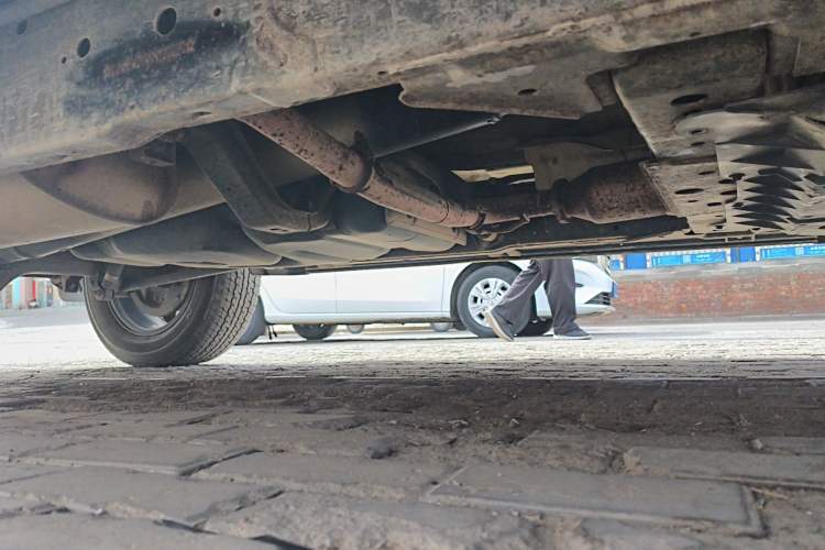 Used Nissan Terra 2018 2.5L Manual Two-Wheel Drive Elite Edition Chassis Front Right