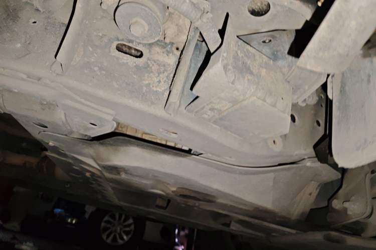 Used Nissan Terra 2018 2.5L Manual Two-Wheel Drive Elite Edition Chassis Front Right