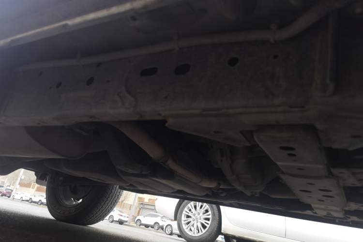 Used Nissan Terra 2018 2.5L Automatic 4x4 Luxury Edition Chassis Front Right