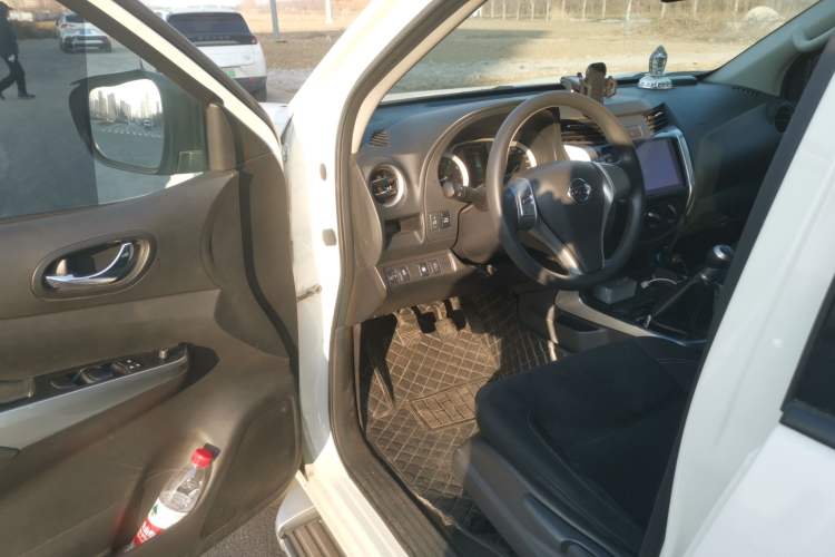 Used Nissan Terra 2018 2.5L Manual Two-Wheel Drive Elite Edition Driver Seat