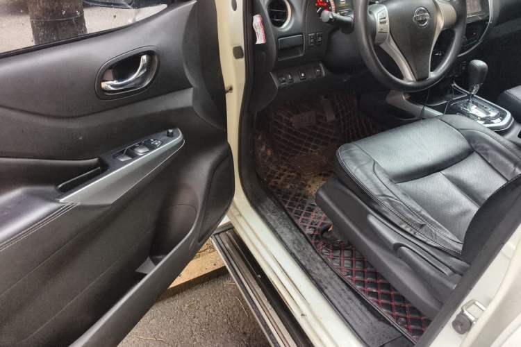 Used Nissan Terra 2018 2.5L Automatic 4x4 Luxury Edition Driver Seat
