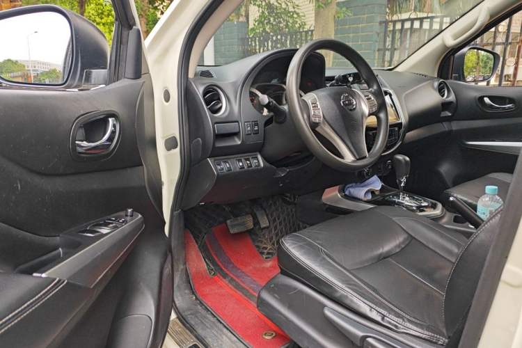 Used Nissan Terra 2018 2.5L Automatic 4x4 Luxury Edition Driver Seat