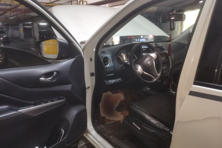 Used Nissan Terra 2018 2.5L Automatic 2WD Luxury Edition Driver Seat