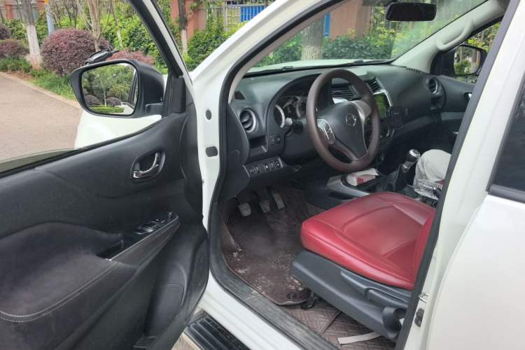 Used Nissan Terra 2018 2.5L Manual Two-Wheel Drive Elite Edition Driver Seat