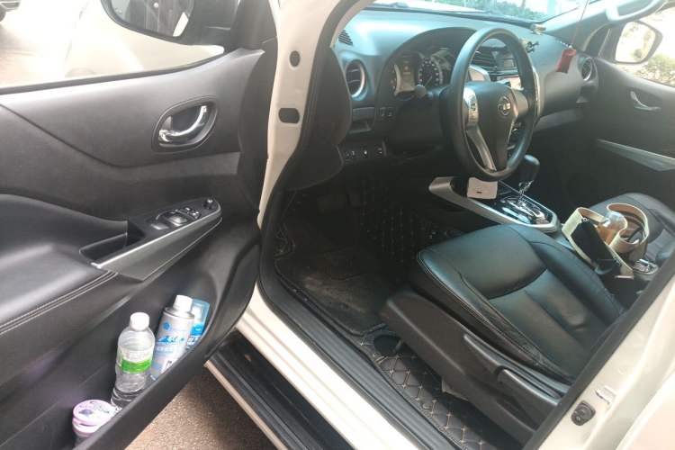 Used Nissan Terra 2018 2.5L Automatic 4x4 Luxury Edition Driver Seat