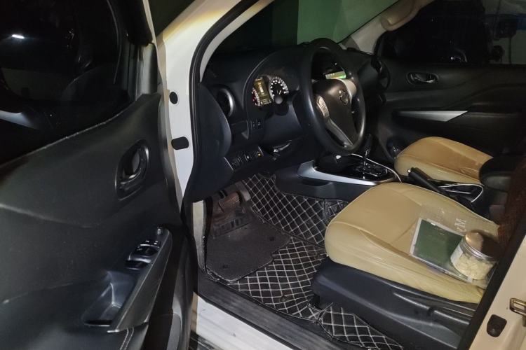 Used Nissan Terra 2018 2.5L Automatic 4x4 Luxury Edition Driver Seat