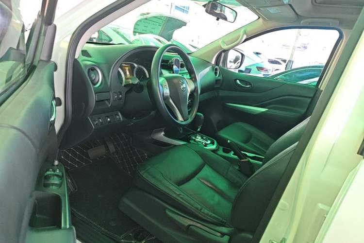 Used Nissan Terra 2018 2.5L Automatic 2WD Luxury Edition Driver Seat