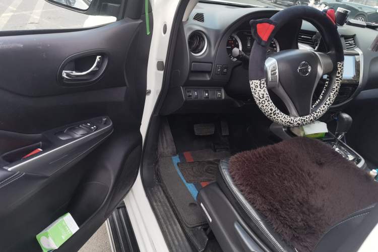 Used Nissan Terra 2018 2.5L Automatic 4x4 Luxury Edition Driver Seat