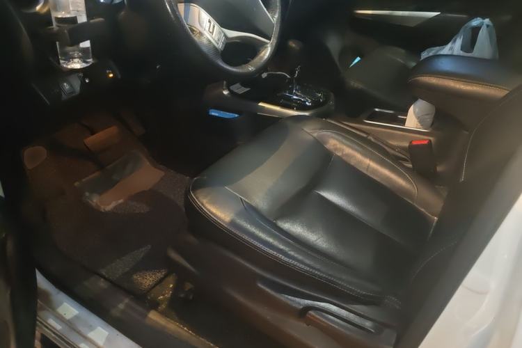 Used Nissan Terra 2018 2.5L Automatic 4x4 Luxury Edition Driver Seat