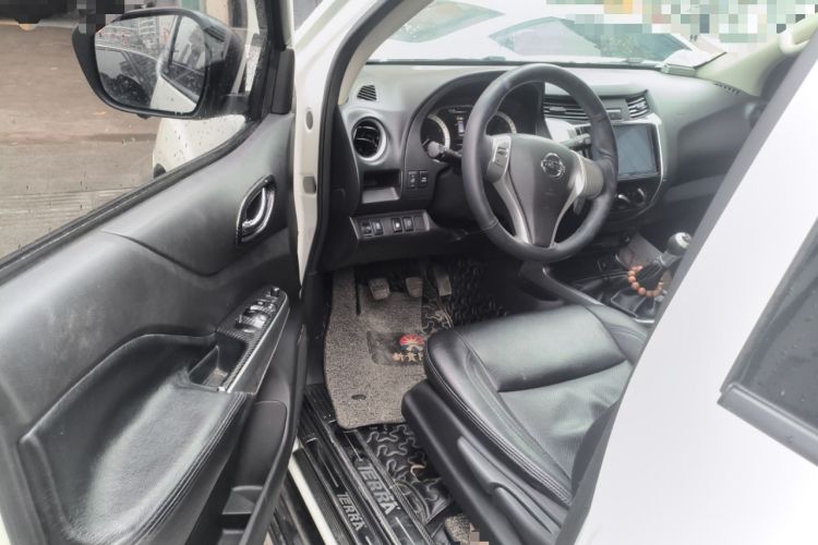 Used Nissan Terra 2018 2.5L Manual Two-Wheel Drive Elite Edition Driver Seat
