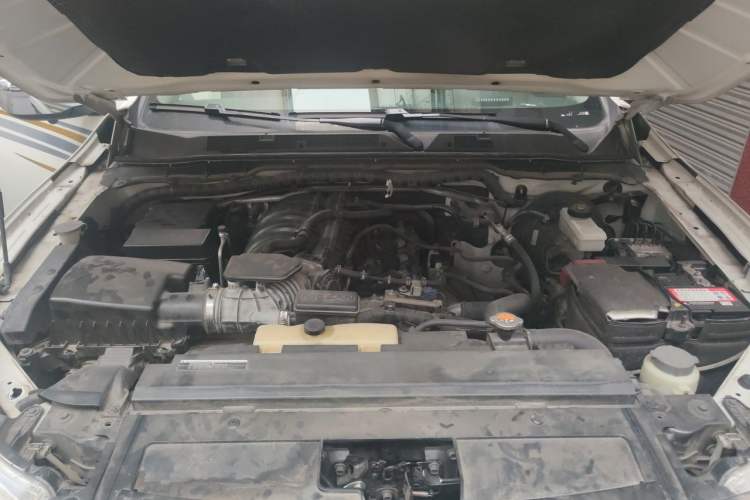 Used Nissan Terra 2018 2.5L Automatic 2WD Luxury Edition Engine Bay