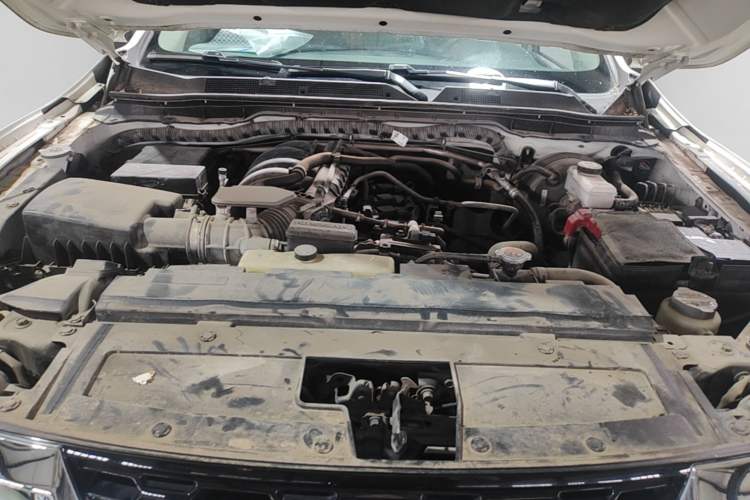 Used Nissan Terra 2018 2.5L Manual Two-Wheel Drive Elite Edition Engine Bay