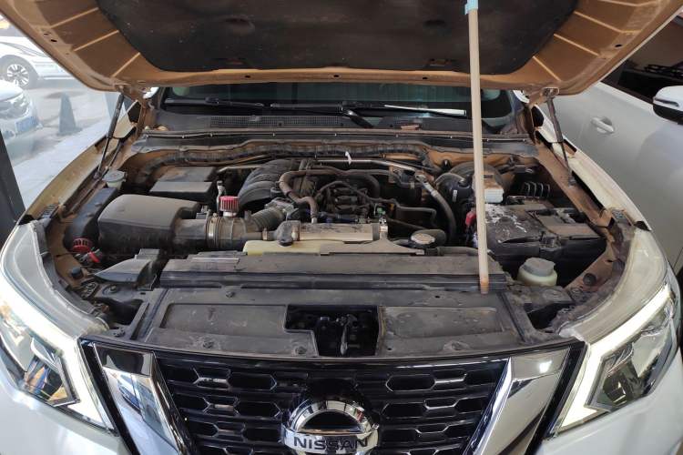 Used Nissan Terra 2018 2.5L Automatic 4x4 Luxury Edition Engine Bay