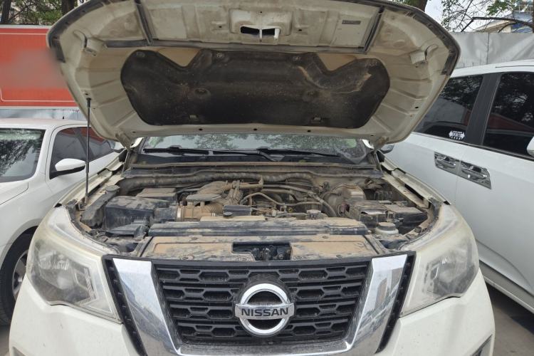 Used Nissan Terra 2018 2.5L Automatic 4x4 Luxury Edition Engine Bay