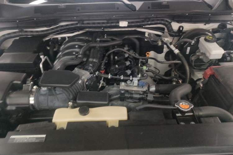 Used Nissan Terra 2018 2.5L Automatic 2WD Luxury Edition Engine Bay