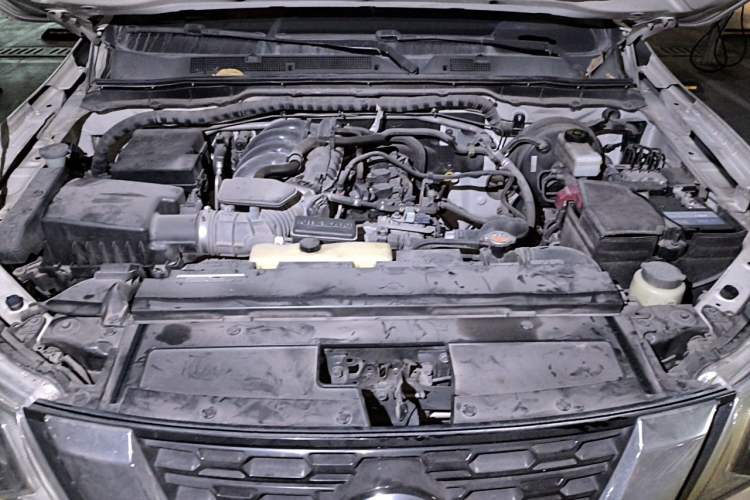 Used Nissan Terra 2018 2.5L Automatic 4x4 Flagship Edition Engine Bay