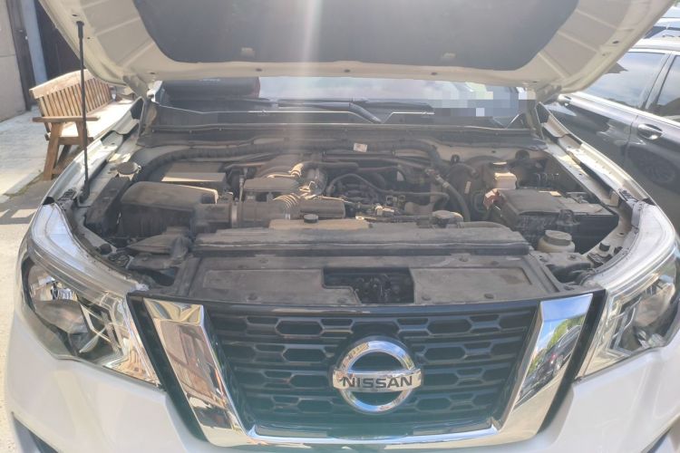 Used Nissan Terra 2018 2.5L Automatic 4x4 Luxury Edition Engine Bay
