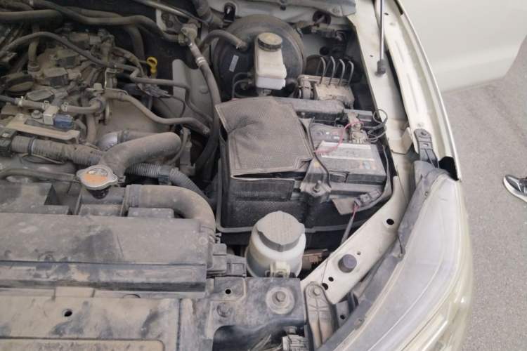 Used Nissan Terra 2018 2.5L Automatic 4x4 Luxury Edition Engine Bay Left