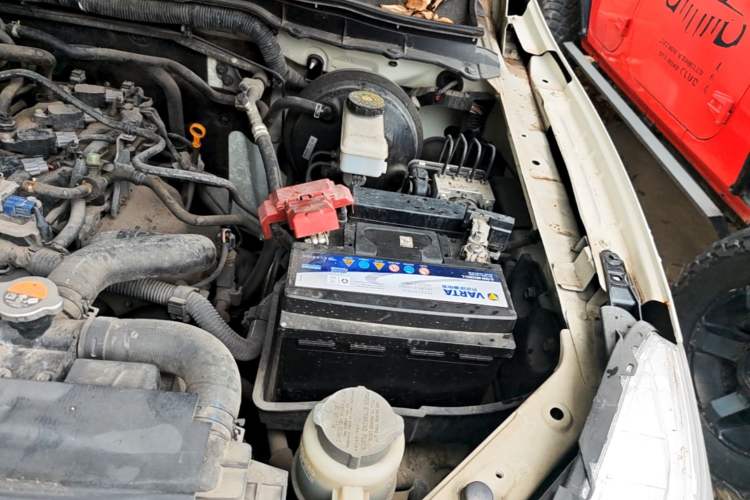 Used Nissan Terra 2018 2.5L Automatic 2WD Luxury Edition Engine Bay Left