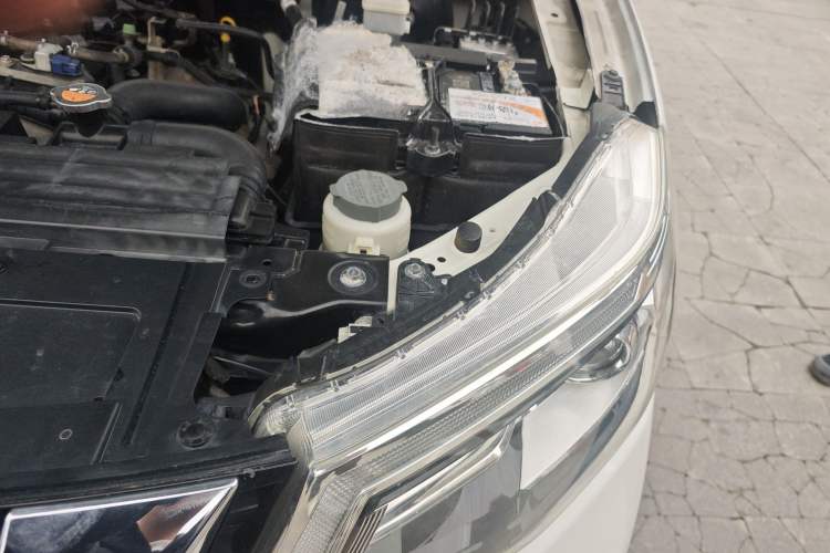 Used Nissan Terra 2018 2.5L Automatic 4x4 Flagship Edition Engine Bay Left