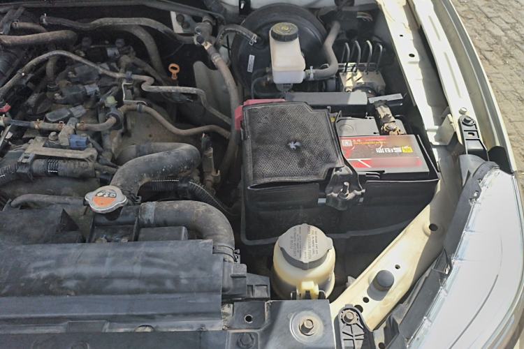 Used Nissan Terra 2018 2.5L Manual Two-Wheel Drive Elite Edition Engine Bay Left