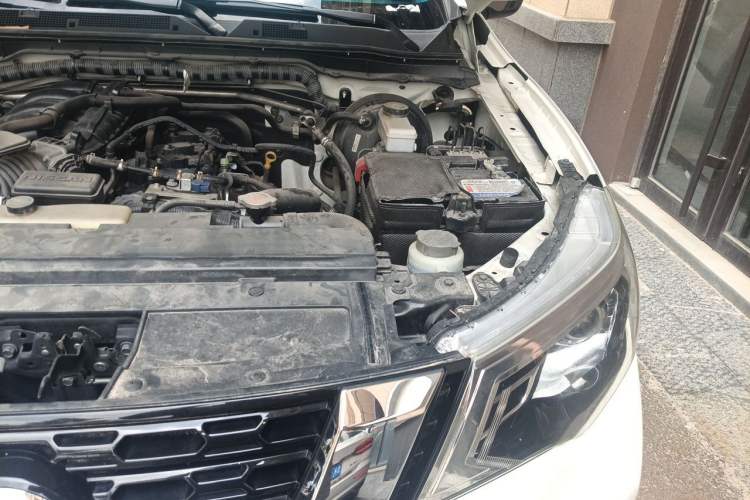 Used Nissan Terra 2018 2.5L Automatic 4x4 Luxury Edition Engine Bay Left
