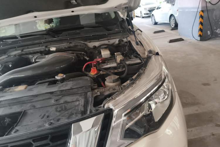 Used Nissan Terra 2018 2.5L Automatic 4x4 Flagship Edition Engine Bay Left