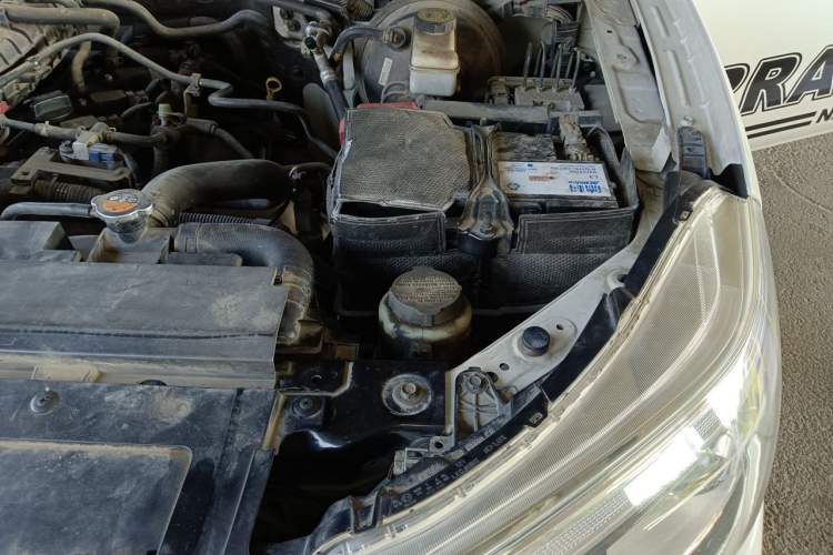Used Nissan Terra 2018 2.5L Automatic 4x4 Flagship Edition Engine Bay Left