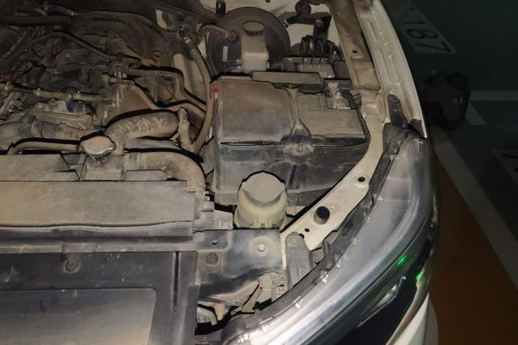 Used Nissan Terra 2018 2.5L Automatic 4x4 Luxury Edition Engine Bay Left