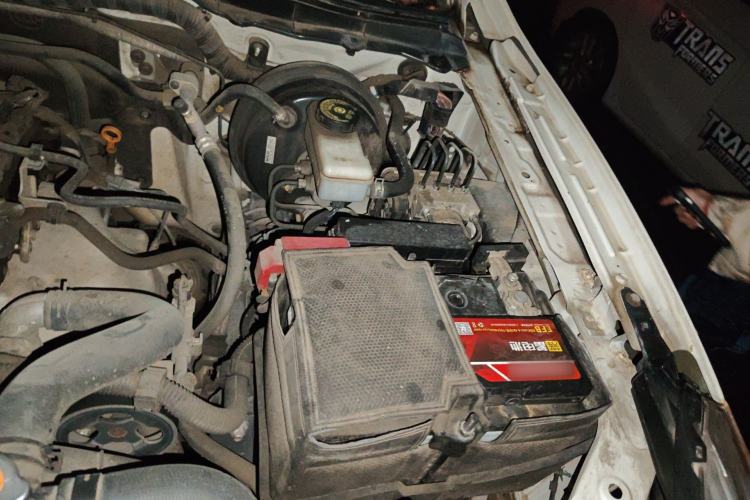 Used Nissan Terra 2018 2.5L Manual Two-Wheel Drive Elite Edition Engine Bay Left