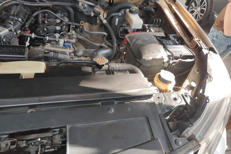 Used Nissan Terra 2018 2.5L Automatic 2WD Luxury Edition Engine Bay Left