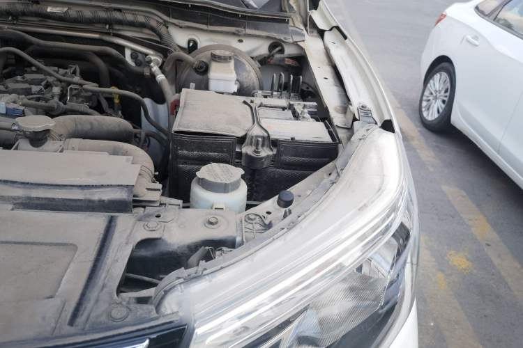 Used Nissan Terra 2018 2.5L Automatic 4x4 Luxury Edition Engine Bay Left