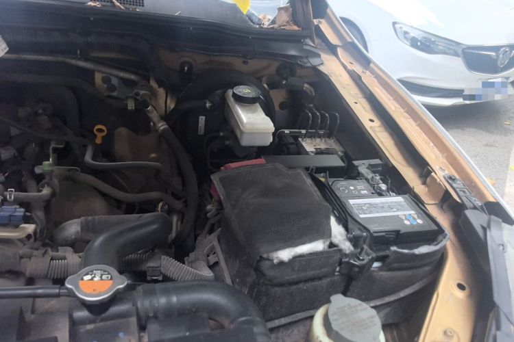 Used Nissan Terra 2018 2.5L Automatic 2WD Luxury Edition Engine Bay Left