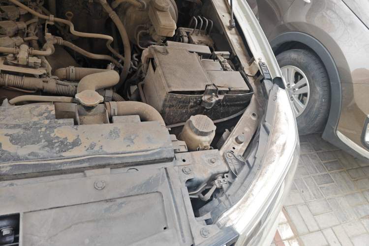 Used Nissan Terra 2018 2.5L Automatic 4x4 Flagship Edition Engine Bay Left