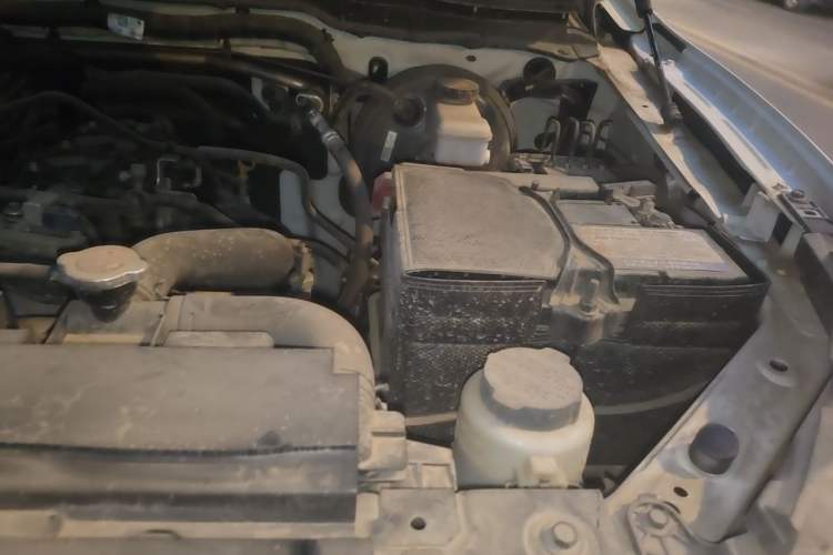 Used Nissan Terra 2018 2.5L Automatic 4x4 Luxury Edition Engine Bay Left